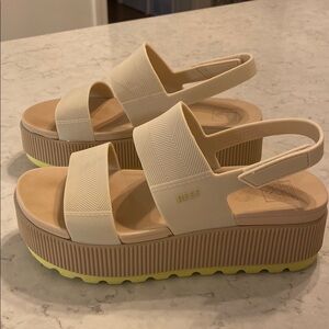 Reef Water Vista Higher Sandals, Size 7